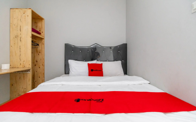RedDoorz Plus Near Jungeland Sentul(RedDoorz Plus near Jungleland Sentul)