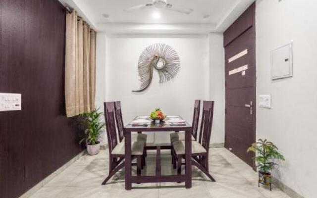 Entire World Class Apartment near Metro Station