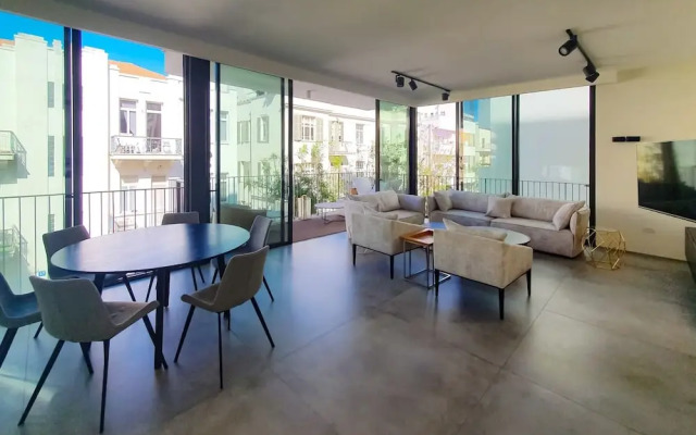 Exclusive 3Bdr 5M From Rothschild Tl40