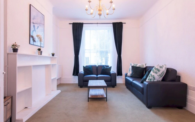 Spacious and Bright Maisonette in Central London