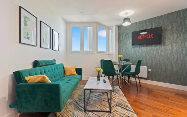 Emerald Suite- Bham Citycentre- Luxury-cinema Room