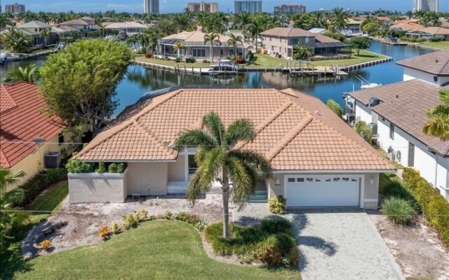 300 Edgewater Ct 3 Bedroom Home by Redawning