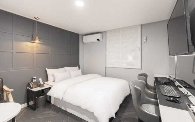 Zam Hotel