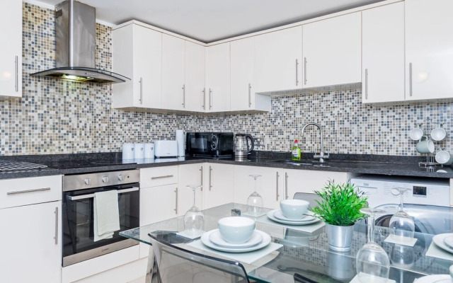 Lovely 2 Bedroom Apartment With Free Parking