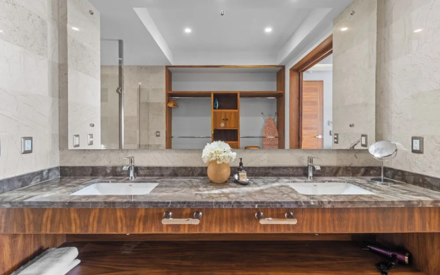 Blue Horizon Luxury Condo