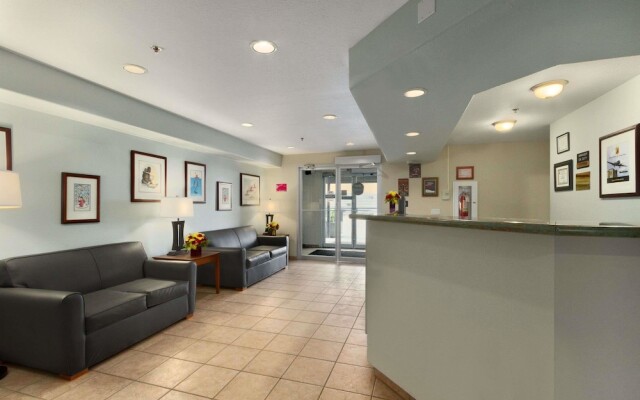 Super 8 Yellowknife