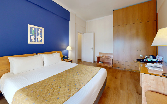 Lucy Hotel