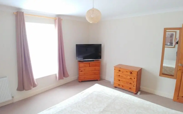 Spacious 3-bedroom House With Superfast Wi-fi