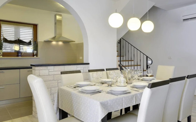 Detached Villa With Swimming Pool in the South of Istria Near the Sea