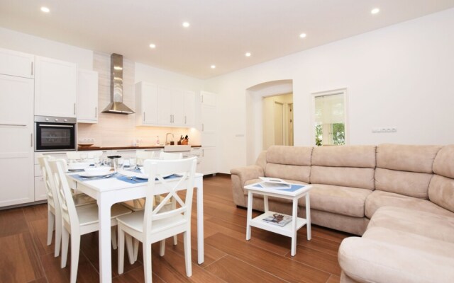 Havlicek Gardens apartment