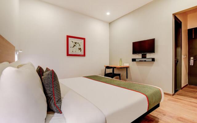 OYO Townhouse 207 Hotel Downtown My Stay