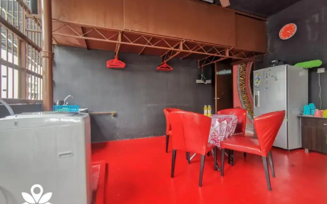 SPOT ON 89769 Mirzal Guest house