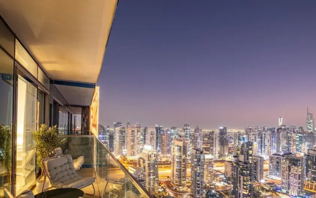 LUX The Marina Gate Sea View Suite 2