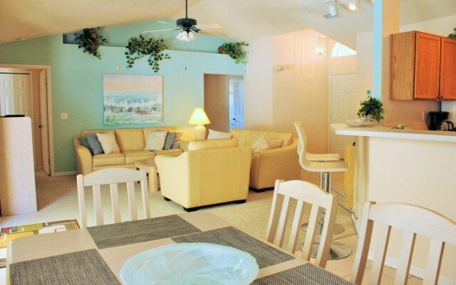 PCE326PD - 3 beds pool home - Privacy fence