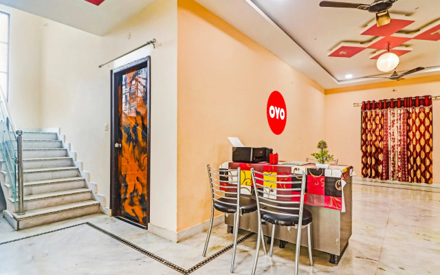 OYO Royal Stay Near Mantra Mall