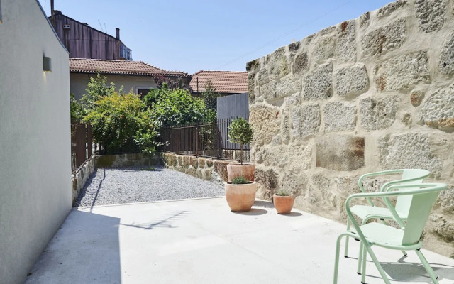 Pause Apartments