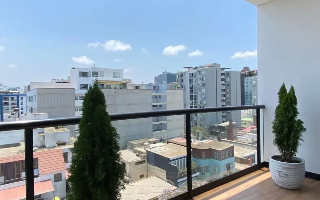 Incredible 3BR With Balcony in Miraflores