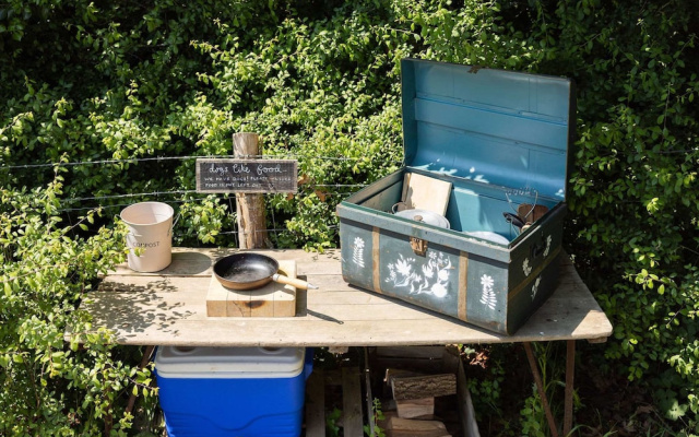 Harbour Ranch Hut - Rustic Countryside Escape