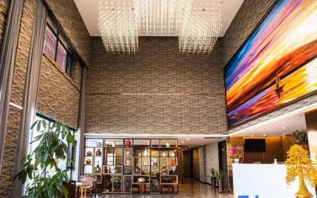 Homeinn Superior Cloud Hotel (Chaoyang Youyi Avenue Railway Station)
