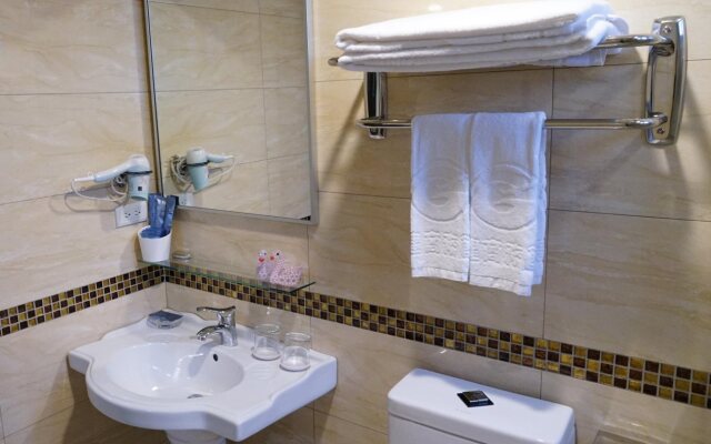 Gin Jian Commerical Hotel