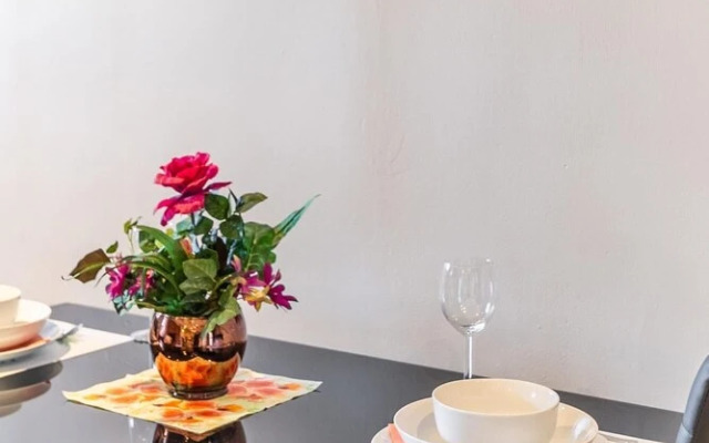 Upscale 2BR With King Bed-prime Location