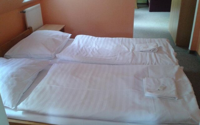 Pension No 30 And Restaurant In Chaloupky