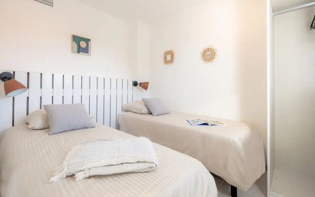 Nice Apartment With Shared Pool