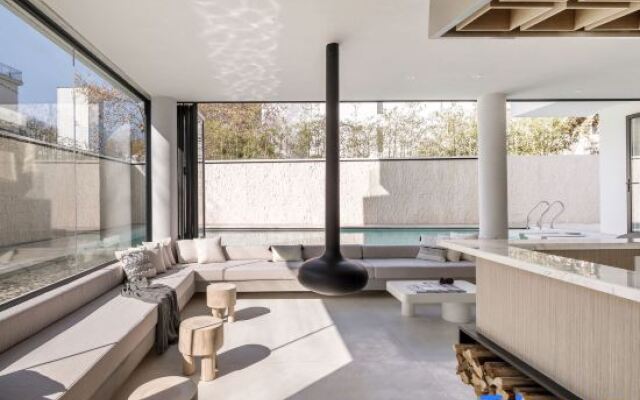 Laiye Moganshan Designer Private Tang Homestay (Yucun Square)