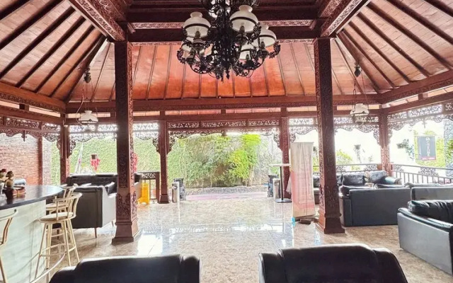 Chrome Hotel & Resort