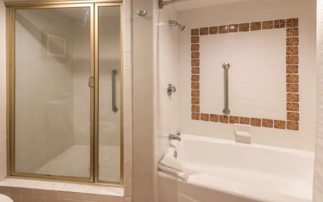 Radisson Suites Covina