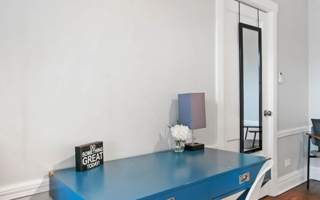 Chic 2BR Apt - Roscoe 1