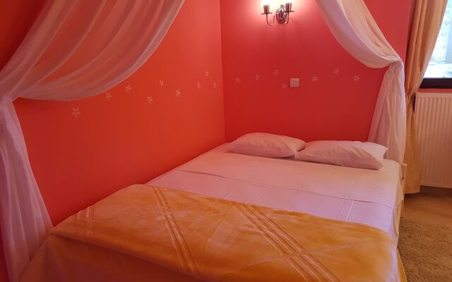The golden brown luxury guesthouse