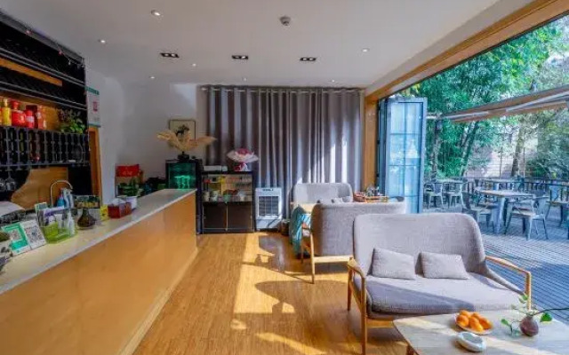 Dongjiang Lake Simple Holiday Villa