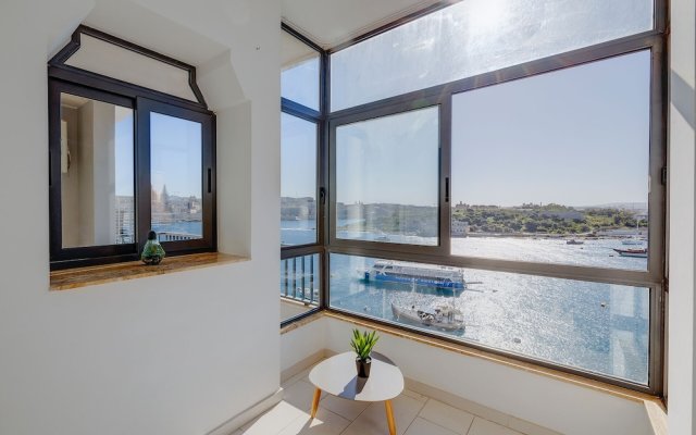 Marvellous Apartment With Valletta and Harbour Views