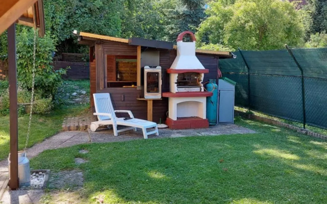 Quiet apartment close to town