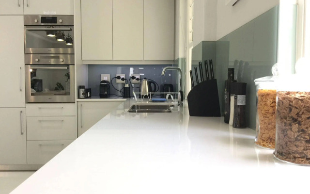 Cricklewood Place Luxury Holiday Homes