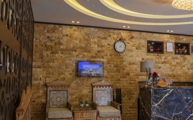 Town Season Hotel