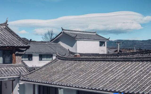 Lijiang Baisha Wuzi Mountain House