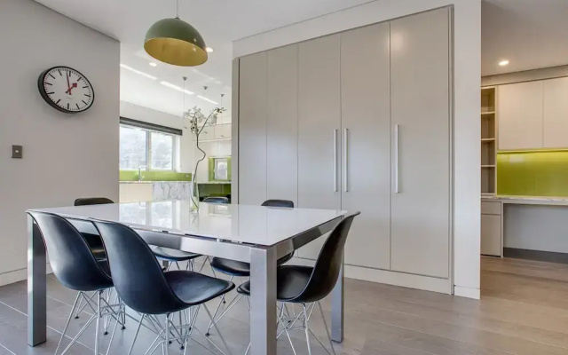 Spacious 2-bed Apartment Close to City