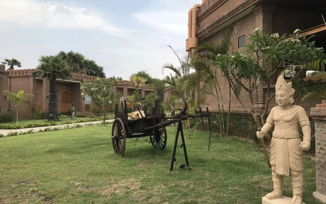 Famous Hotel Bagan 2