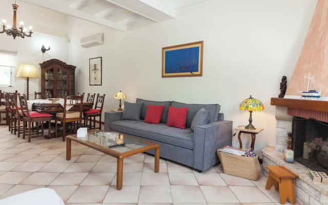 Deluxe 3 Bd House near Lagonisi w Garden