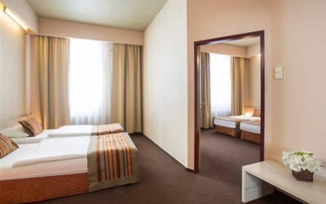 Star City Hotel