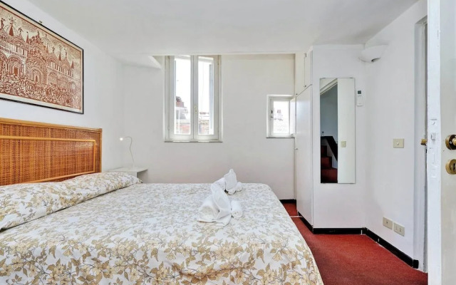 Piazza Navona Contemporary Luxury Terrace - HOV 51584