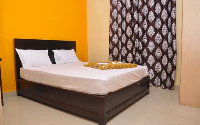 Oyo 10450 Breeze Inn