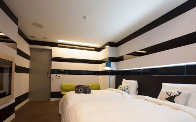 Yanold Fashion Spring House