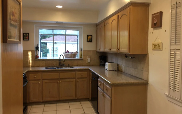 Lovely 2 Bedroom Home with Pool