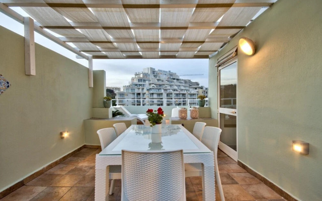 Seaviews Hilltop Beach House St Julians