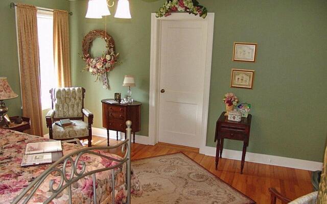 Frog Hollow Bed and Breakfast