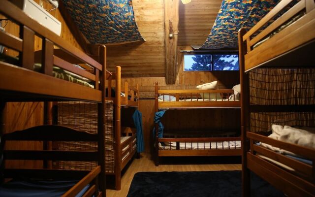 Guest House Long Island - Hostel