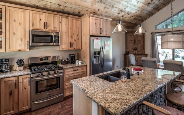 LOGINN - Four Bedroom Cabin